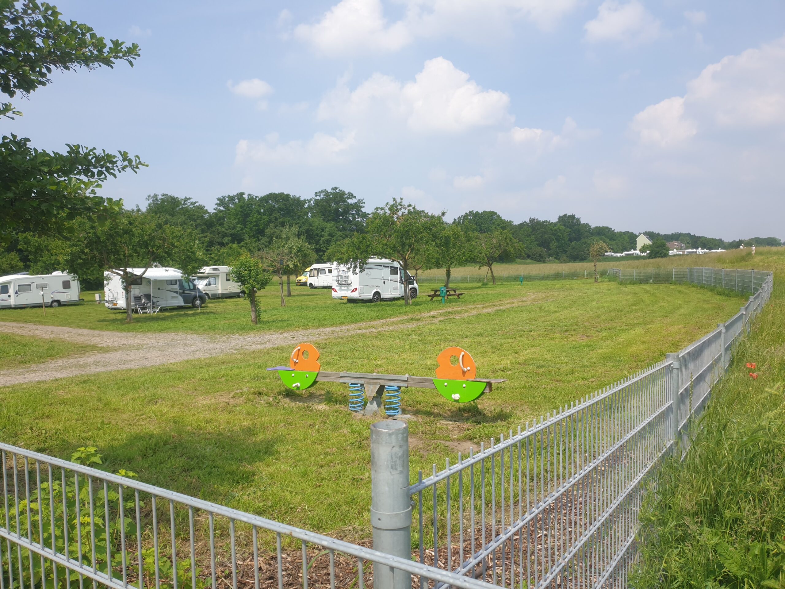 Ruime kampeerplaatsen voor campers en gezinnen
